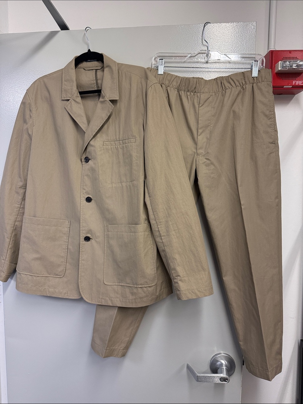 Club Monaco Men's Tan Lightweight Jacket & Trousers Set